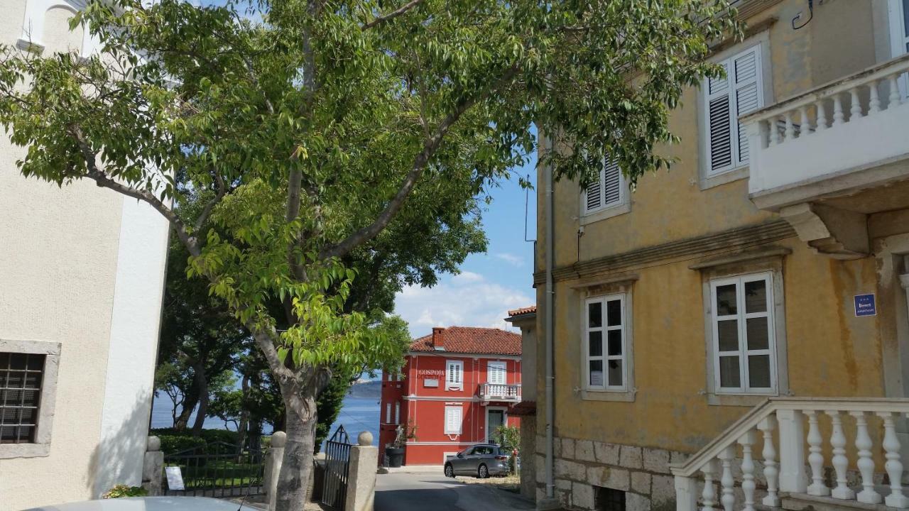 Apartment Palazzo Sare Vrbnik  Exterior photo
